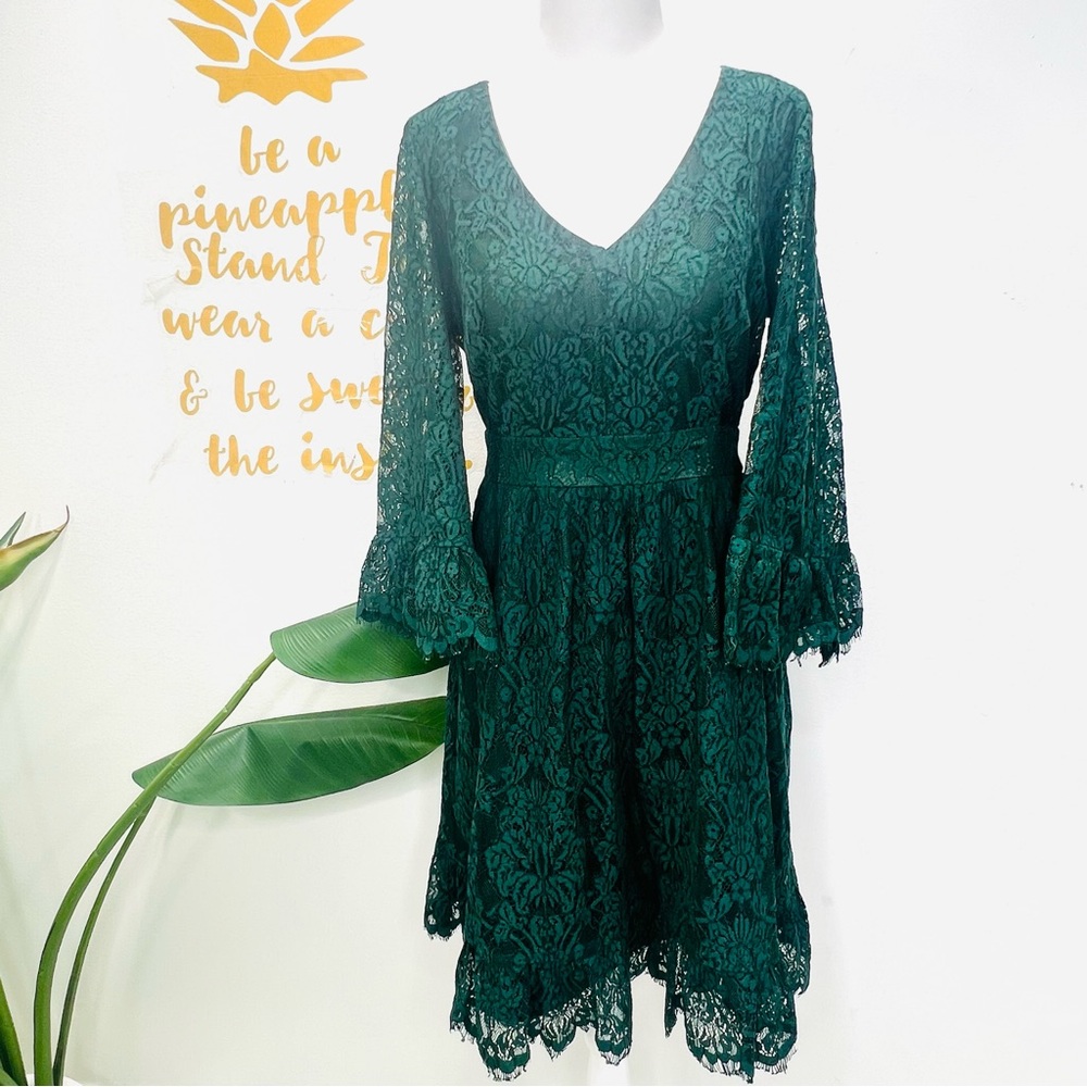 MODCLOTH Green Floral Lace Bell Sleeve Dress Size Small - Picture 2 of 16